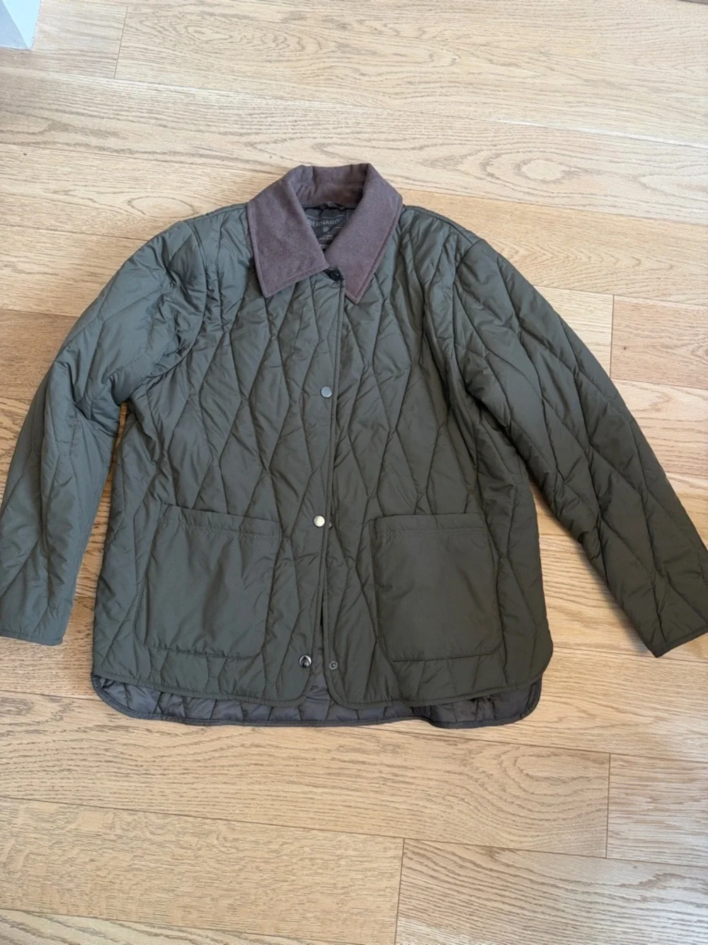 Bernardo Corduroy Collared Quilted Jacket in Olive - Picture 4 of 7